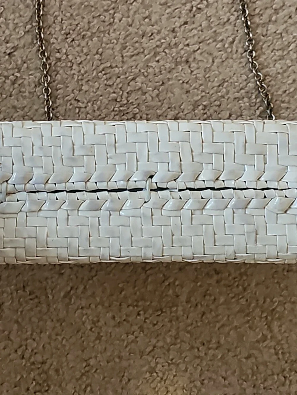 Vintage White Vinyl Clutch/purse W/metal Chain Strap